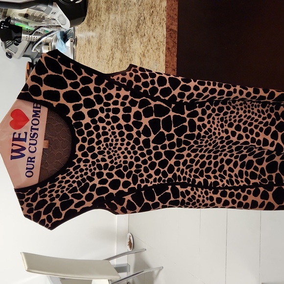 Michael Kors form fitting knit dress size 8 beautiful black and white print - Picture 3 of 3